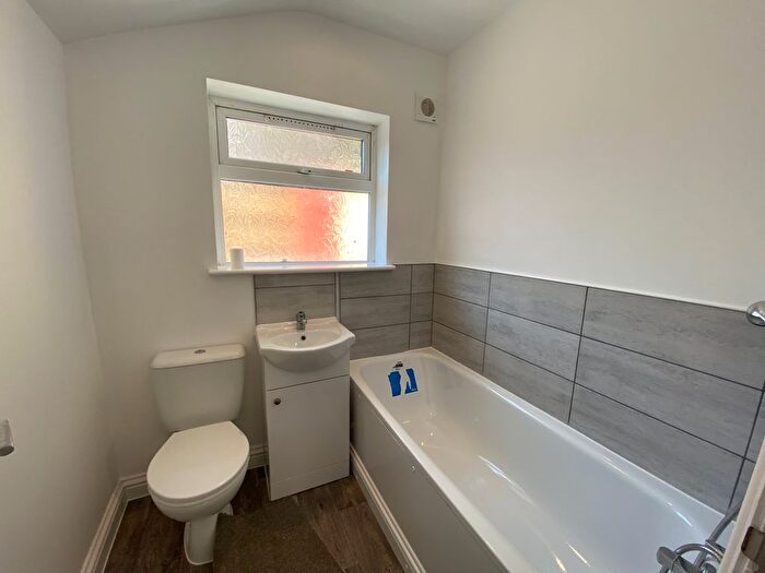 2 Bedroom Flat To Rent In Jeyes Road, Gillingham, ME7