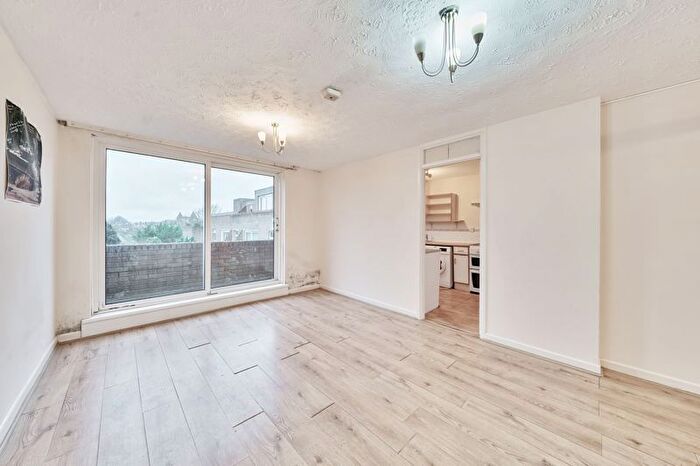 2 Bedroom Flat For Sale In Fourgates Road, Dorchester, DT1