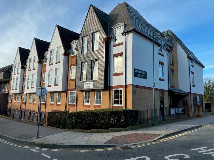 1 Bedroom Apartment To Rent In Bellingham Lane, Rayleigh, Essex, SS6