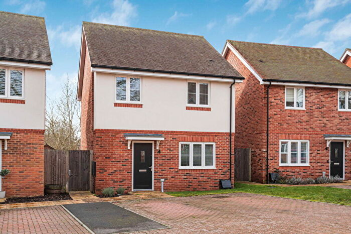 3 Bedroom Detached House For Sale In Bramley Vale, Cranleigh, GU6