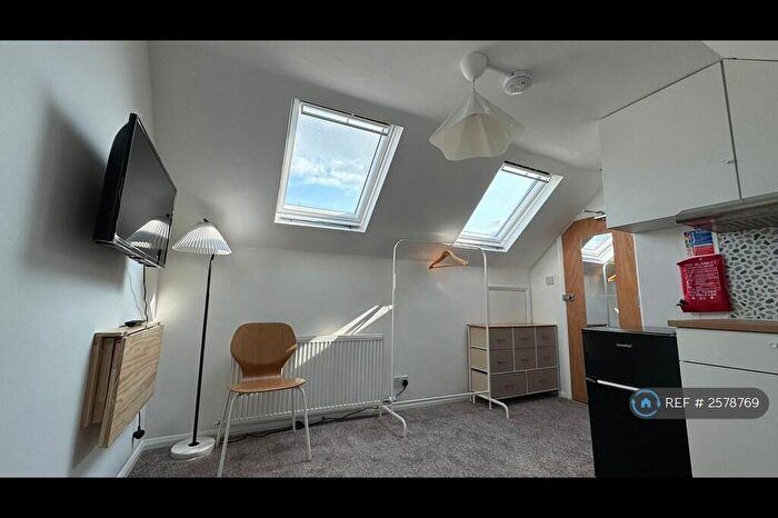 Studio To Rent In London, London, NW2