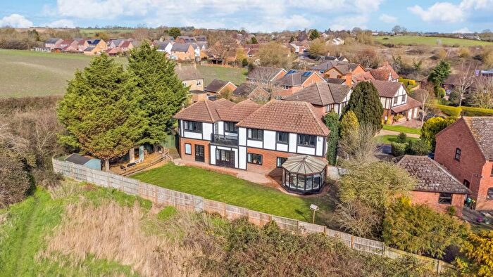 5 Bedroom Detached House For Sale In Preslent Close, Shillington, SG5