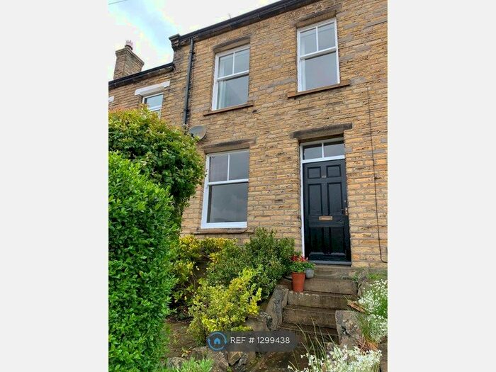 3 Bedroom Terraced House To Rent In Clifton Common, Brighouse, HD6