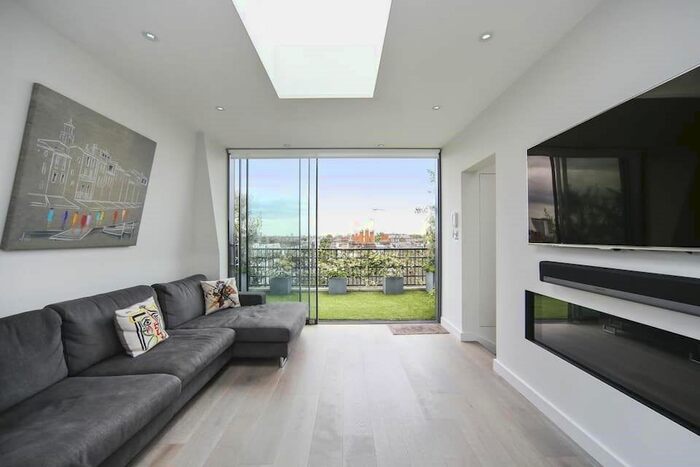 3 Bedroom Flat To Rent In Waldemar Avenue, London SW6