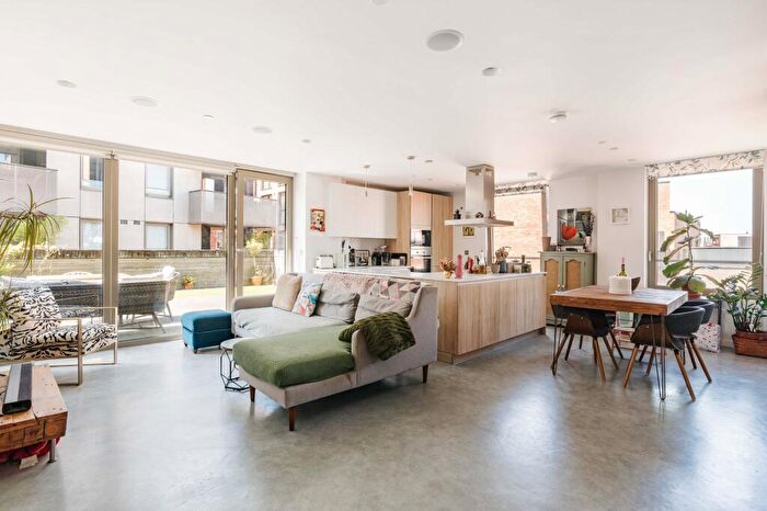 3 Bedroom Flat To Rent In Mare Street, Monohaus, E8