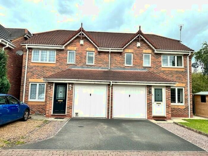 3 Bedroom Semi-Detached House To Rent In Elanor Road, CW11