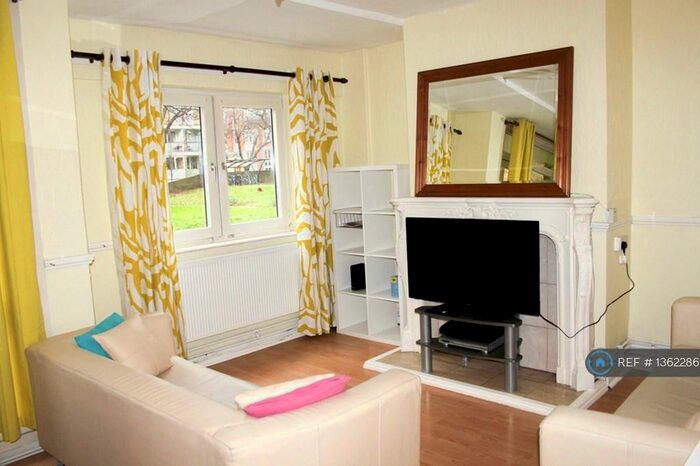 3 Bedroom Flat To Rent In Grimthorpe House, London, EC1V
