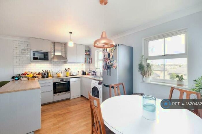 2 Bedroom Flat To Rent In Middleton House, London, SE15