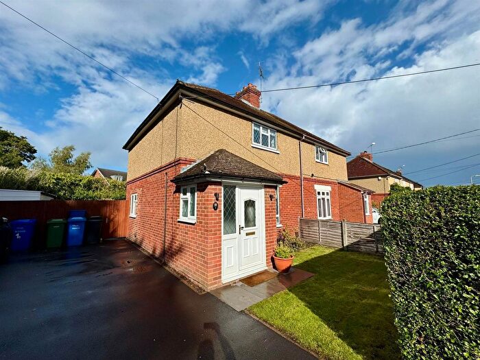 3 Bedroom Semi-detached House For Sale In Cold Harbour Lane, Farnborough, GU14