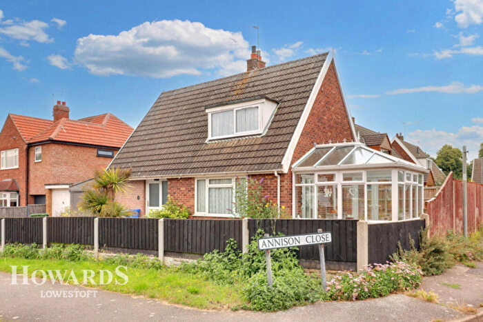2 Bedroom Detached Bungalow For Sale In The Avenue, Lowestoft, NR33