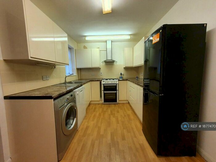 4 Bedroom Terraced House To Rent In Uxbridge Road, Slough, SL2
