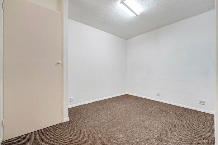 1 Bedroom Flat For Sale In Chesswood Road, Worthing, West Sussex, BN11