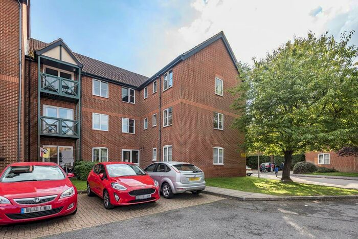 2 Bedroom Apartment To Rent In Admirals Court, Rose Kiln Lane, RG1