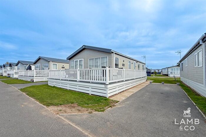 3 Bedroom Park Home For Sale In Low Road, Harwich, CO12