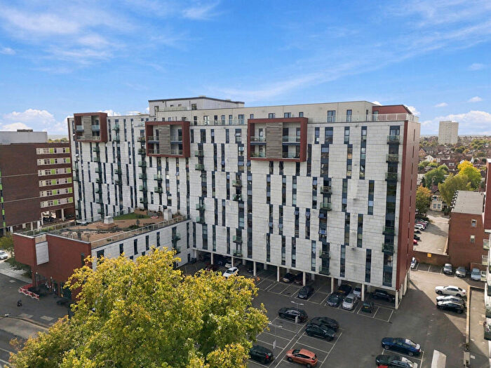 2 Bedroom Apartment For Sale In Victoria Avenue, Southend-on-sea, SS2