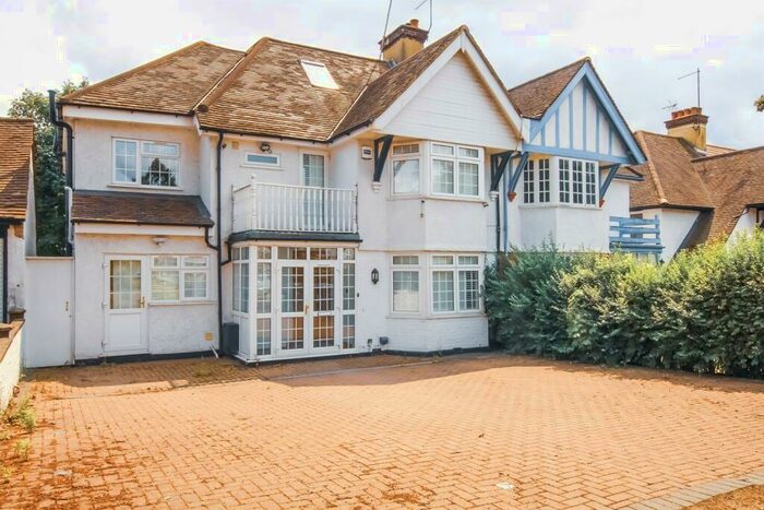 5 Bedroom House To Rent In Ridge Hill, Golders Green, NW11