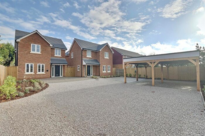 4 Bedroom Detached House For Sale In Hunts Pond Road, Titchfield Common, PO14