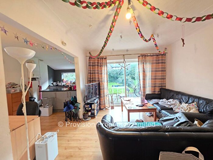 4 Bedroom Semi Detached House To Rent In Dennistead Crescent, Headingley, Leeds, LS6