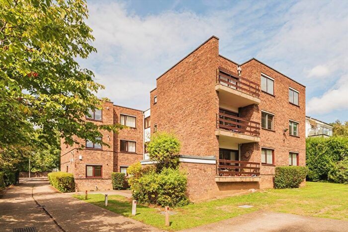 3 Bedroom Flat To Rent In Hanger Lane, Hanger Lane, W5