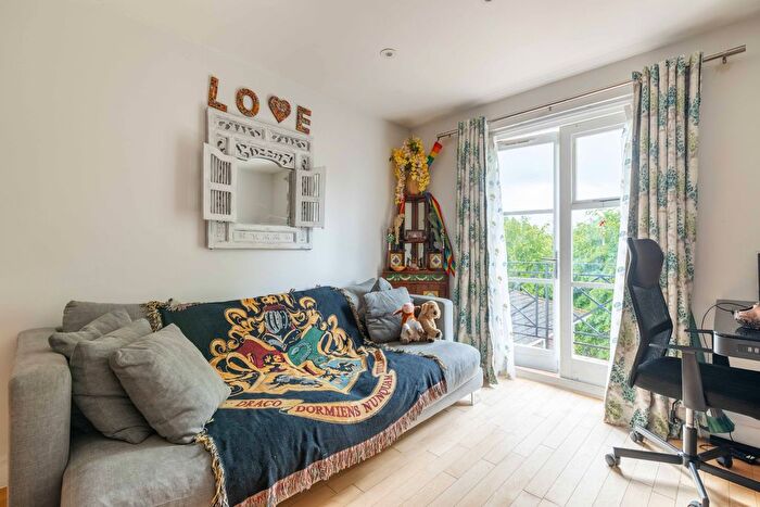1 Bedroom Flat To Rent In Brompton Park Crescent, Fulham, Hammersmith And Fulham, SW6