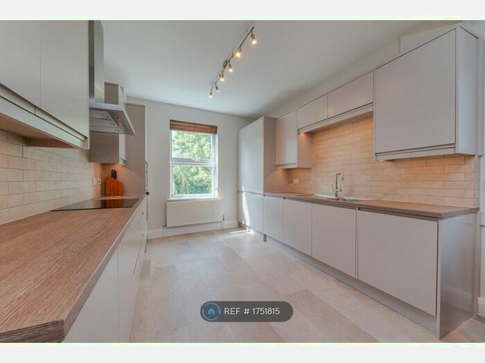 3 Bedroom Flat To Rent In Somali Road, London, NW2