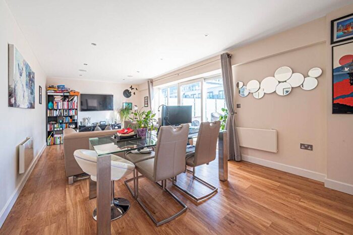 2 Bedroom Flat For Sale In Aerodrome Road, Colindale, London, NW9