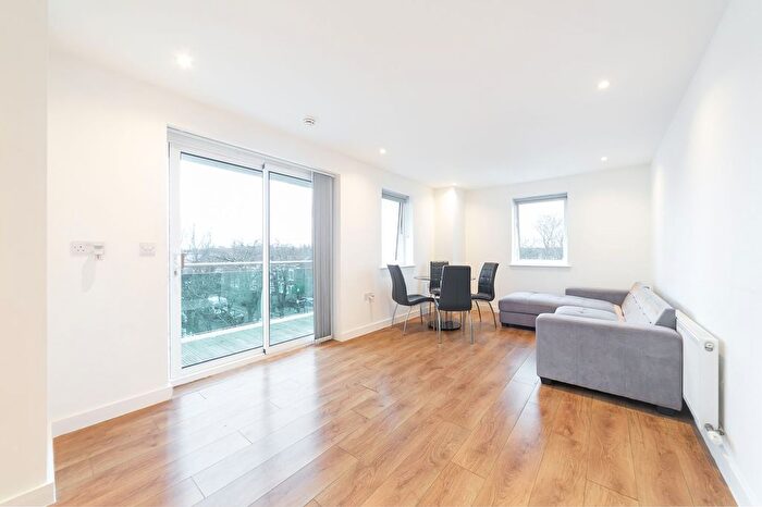 1 Bedroom Flat To Rent In Sydney Road, Tower Point, EN2