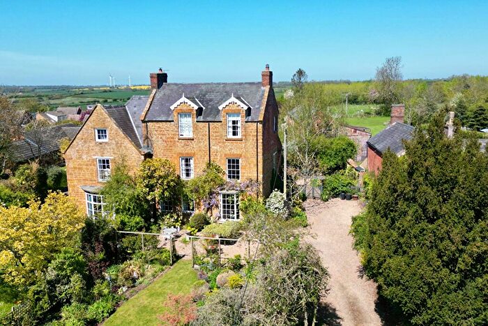 6 Bedroom Semi-Detached House For Sale In East Street, Long Buckby, NN6