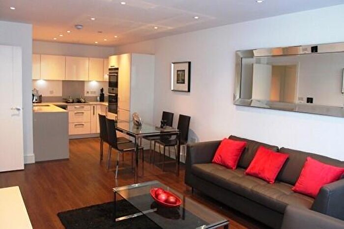 2 Bedroom Flat To Rent In Finsbury Court, Queensland Road, Holloway, London, N7
