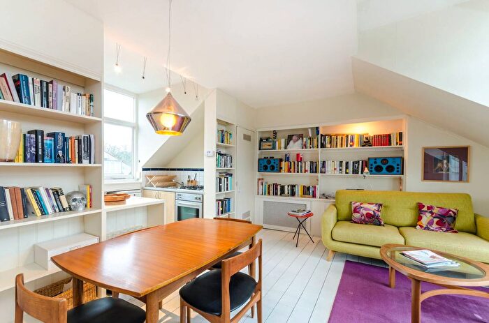 2 Bedroom Flat To Rent In South Hill Park Gardens, Hampstead, London, NW3