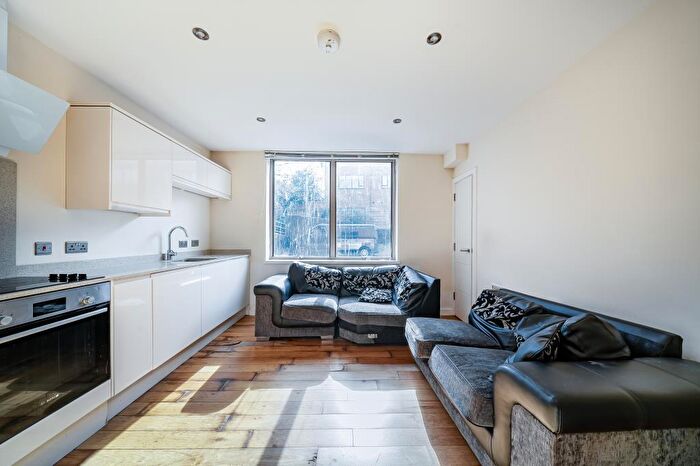 1 Bedroom Apartment To Rent In Cleeve Road, Leatherhead, KT22