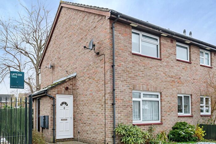 1 Bedroom Semi-Detached House To Rent In St. Pauls Terrace, London, SE17