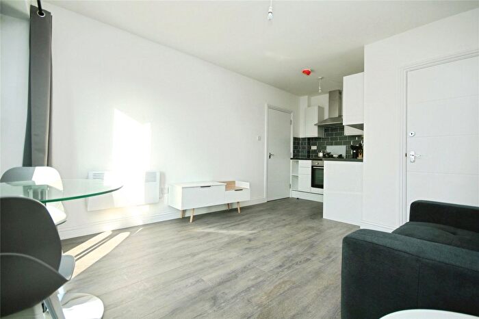 1 Bedroom Flat To Rent In High Street, Cheltenham, Gloucestershire, GL50