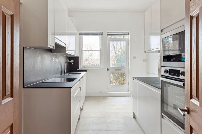 3 Bedroom Flat To Rent In Fitzjohns Avenue, London, NW3