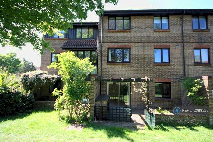 2 Bedroom Flat To Rent In Langshott, Horley, RH6