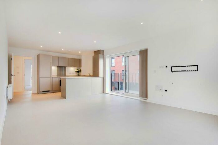 2 Bedroom Flat To Rent In Marina Court, Hazelemere Marina, Waltham Abbey, EN9