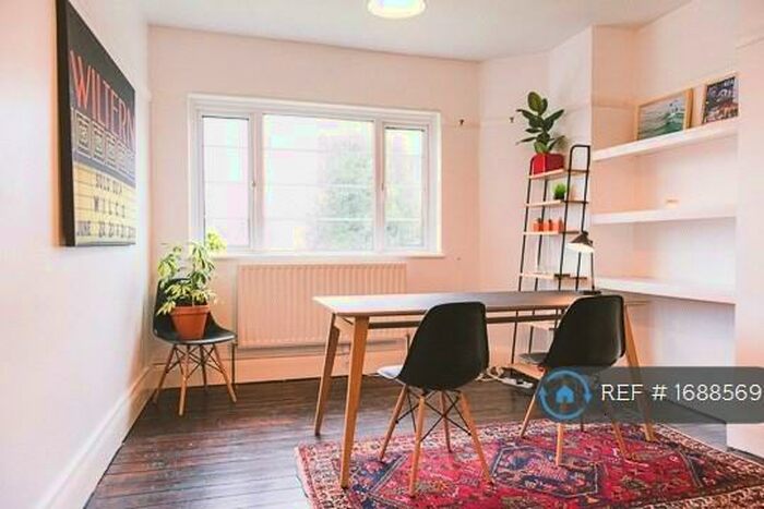 1 Bedroom Flat To Rent In Parklands, London, SE22