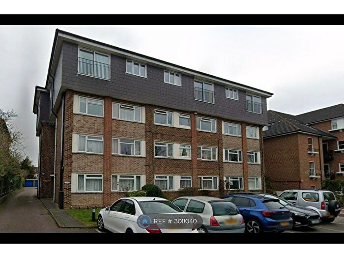 1 Bedroom Flat To Rent In Queens Court, Beckenham, BR3
