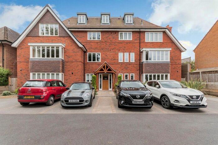 3 Bedroom Flat To Rent In Digby Road, Sutton Coldfield, B73