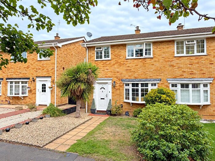 3 Bedroom Semi-Detached House For Sale In Hanover Gardens, Farnborough, Hampshire, GU14
