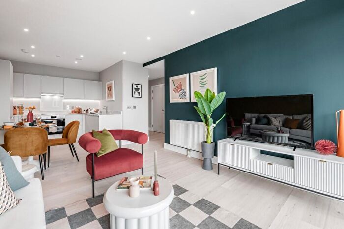 2 Bedroom Apartment For Sale In Makers Yard, London, E16