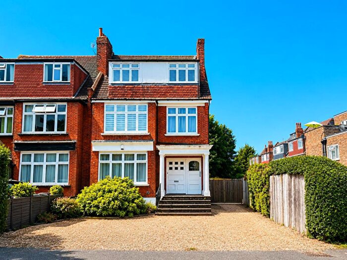 3 Bedroom Flat For Sale In Albion Road, South Sutton, SM2
