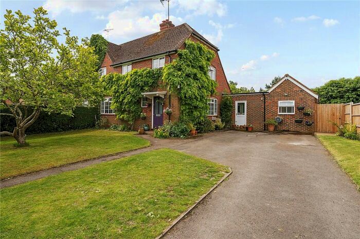 4 Bedroom Semi-Detached House For Sale In St. Cross Road, Crondall, Farnham, Hampshire, GU10