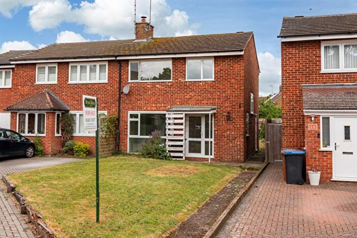 3 Bedroom End Of Terrace House For Sale In Becket Gardens, Welwyn, AL6