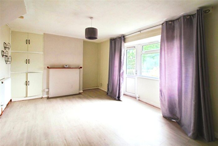 2 Bedroom Flat To Rent In Goldhanger Cross, Basildon, SS14
