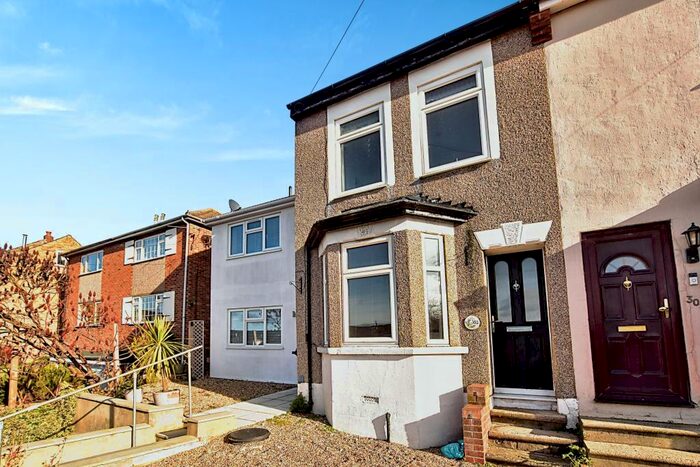 3 Bedroom Semi-Detached House To Rent In Beacon Road, Chatham, Kent, ME5