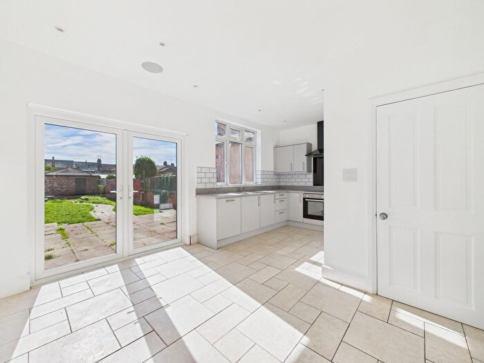 3 Bedroom Terraced House For Sale In Cedar Road East, Abington, NN3