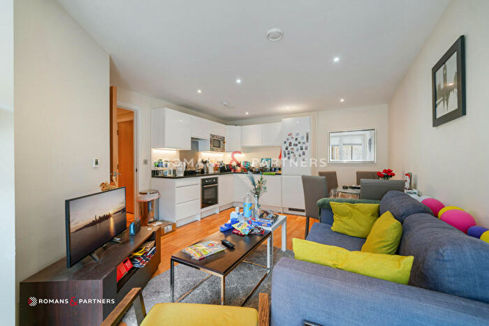 2 Bedroom Apartment To Rent In Elite House, Limehouse, E14