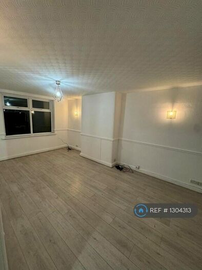 3 Bedroom Semi-Detached House To Rent In Atherstone Avenue, Manchester, M8