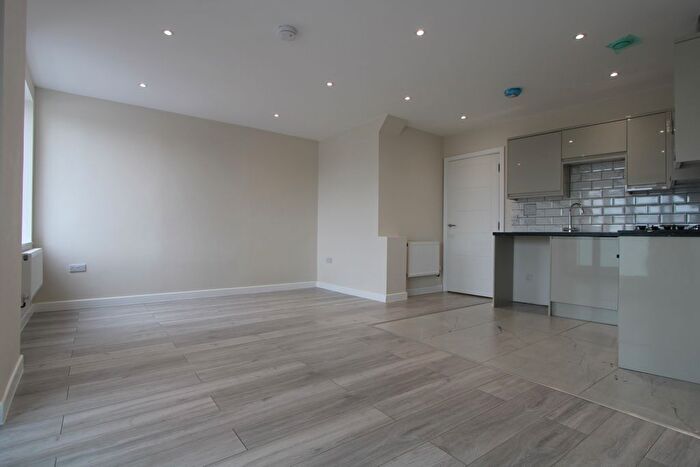 1 Bedroom Flat To Rent In London Road, Mitcham, CR4